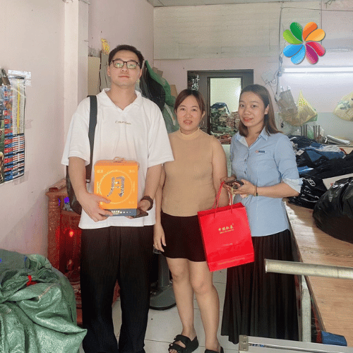 Tư vấn trực tiếp với khách hàng Tư vấn trực tiếp với khách hàng